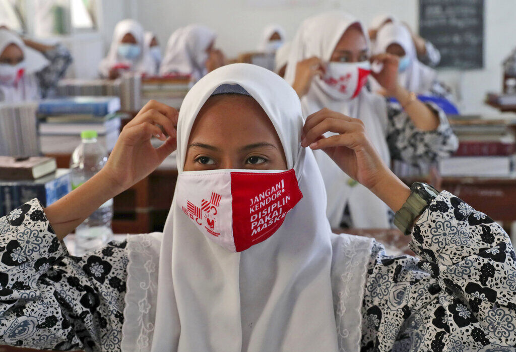 APTOPIX Virus Outbreak Indonesia